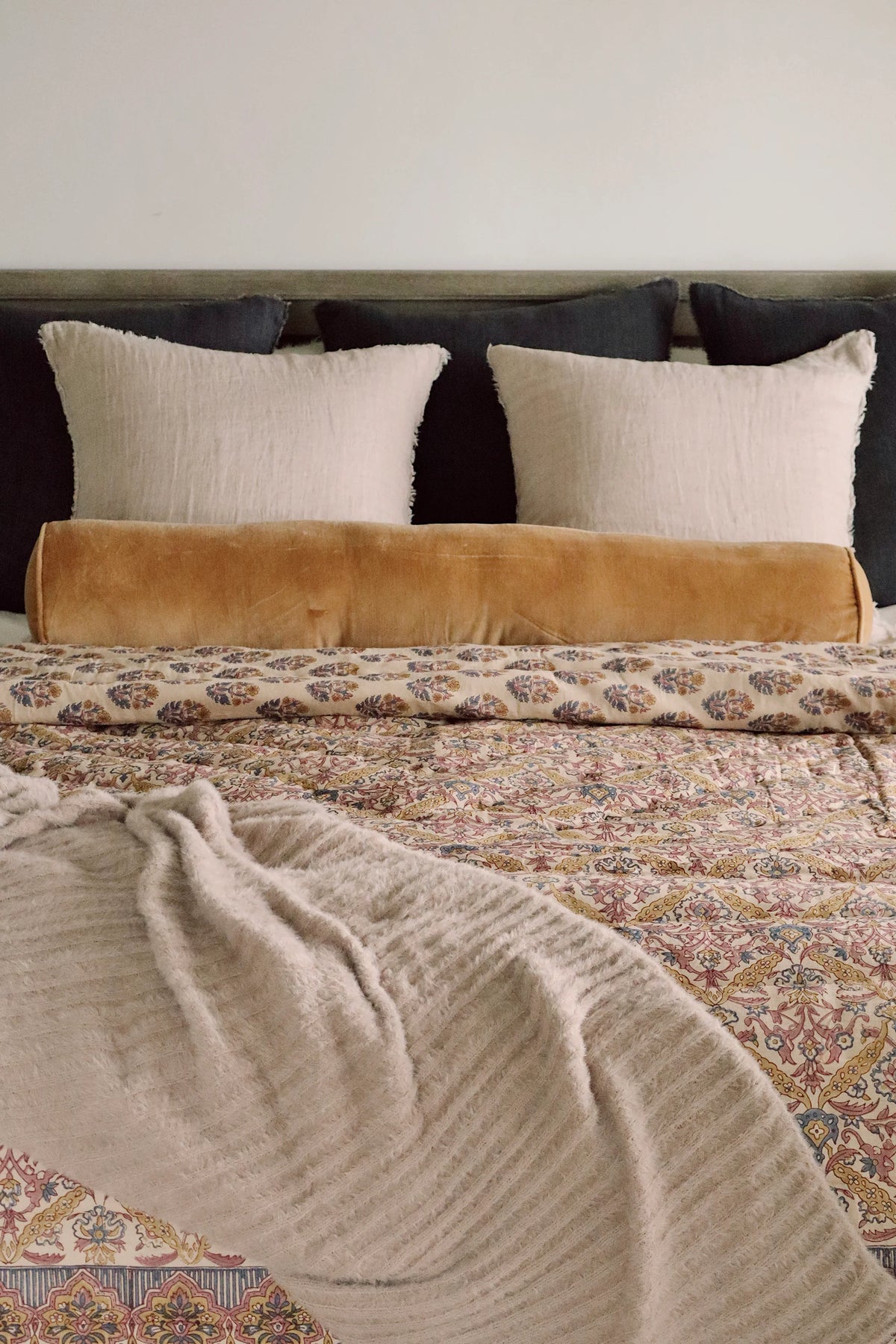Snug Tuffet Throw
